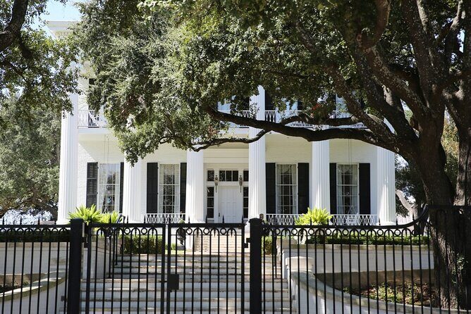 A Spooky Ghost Hunt in Austin - A 2-hour Austin ghost hunt you can run on your schedule