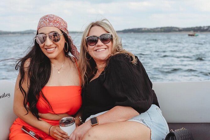 Austin Lake Travis Barge Crawl Bar Hopping Tour by Boat - The cruise part: when Lake Travis becomes the entertainment