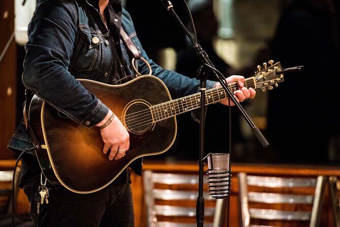 Austin: Live Music Crawl - Driskill Bar meeting point: how you start without wasting time