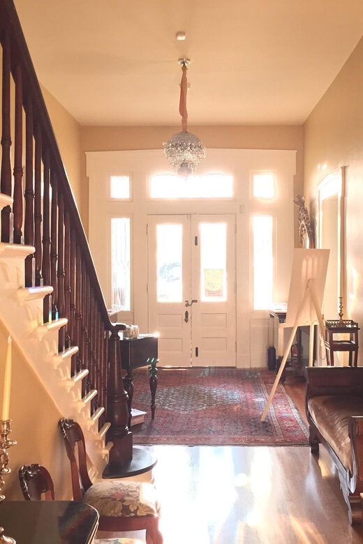 Austin: Neill-Cochran House Museum - Entering through the front desk: where your visit actually starts