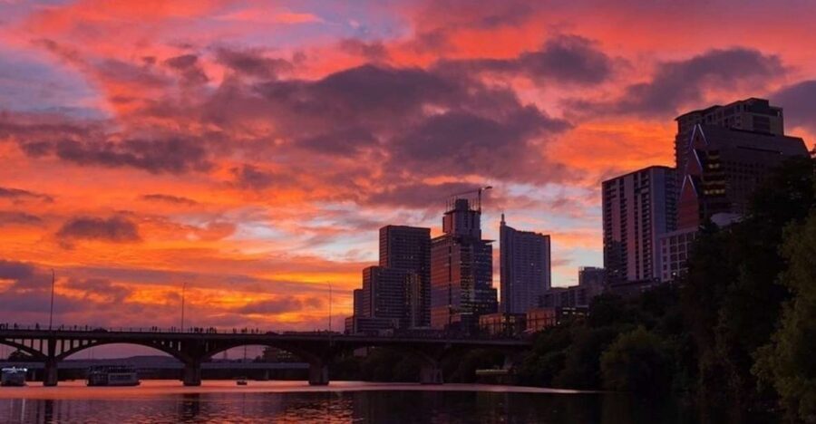 Austin: Sunset Bat Watching Kayak Tour - Paddling Lady Bird Lake toward the downtown bat corridor