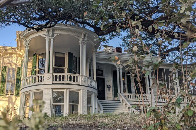 Downtown Austin Historical Architecture Walk - Starting at 103 E 5th St: a downtown architecture route that makes sense