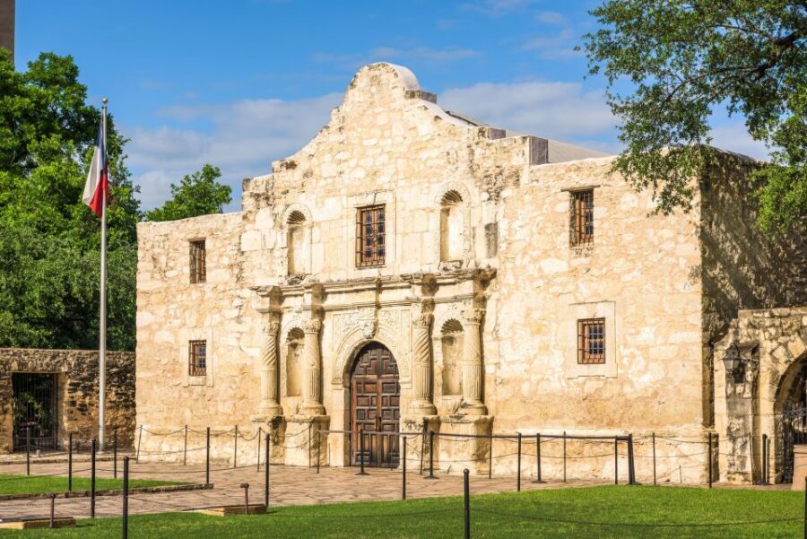 From Austin: San Antonio Day Trip with Alamo and Boat Cruise - San Antonio in a One-Day Package from Austin