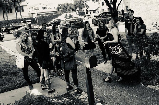 Haunted Austin Booze and Boos Ghost Walking Tour - Stop 3: Hannig Museum and the Alamo messenger story